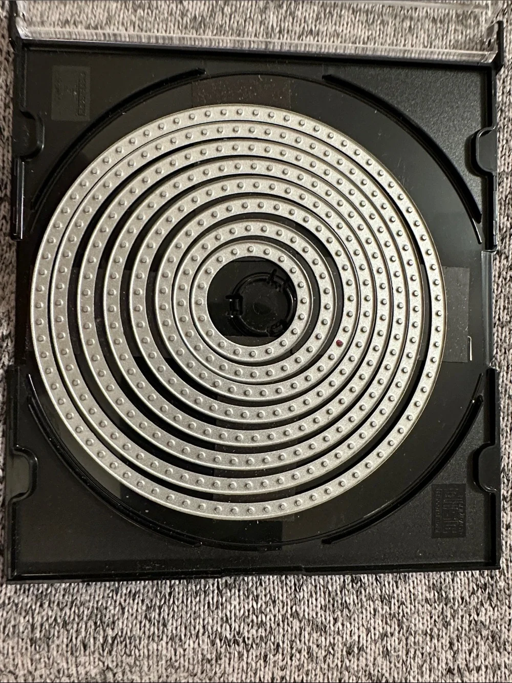 8 Piece Lifestyles Circle Nesting Cutting Dies Set On Magnetized CD Case